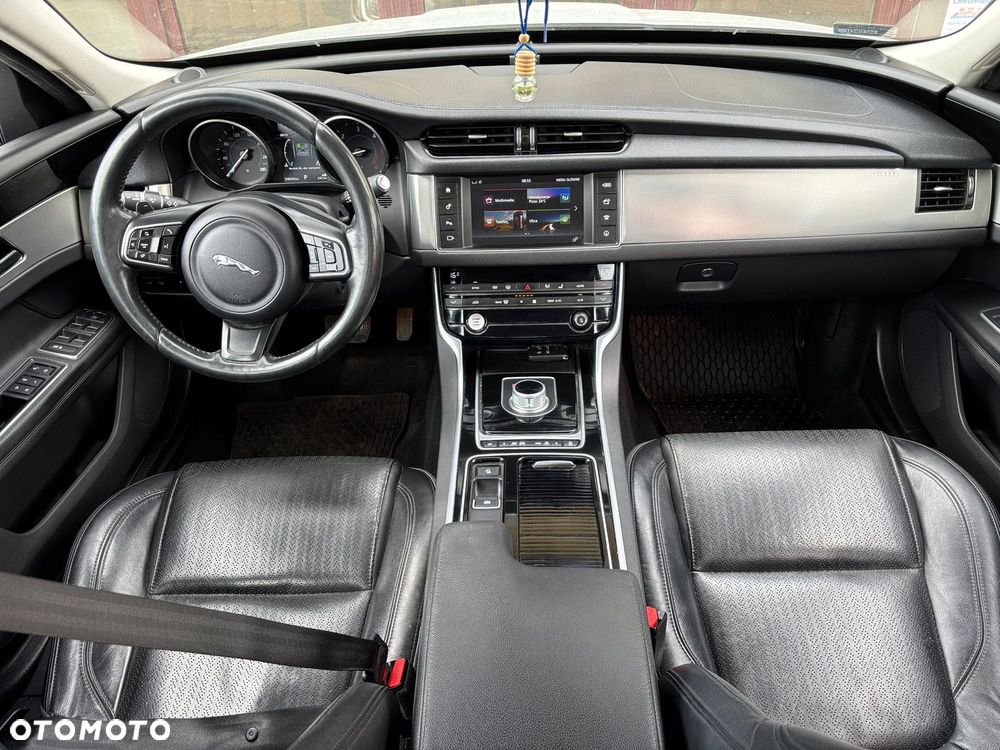 Jaguar XF - 7
