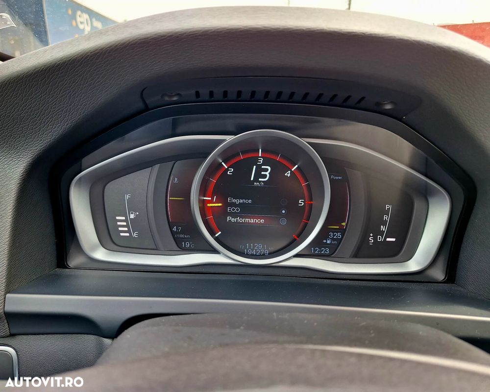 Volvo V60 D4 Geartronic Momentum - 23