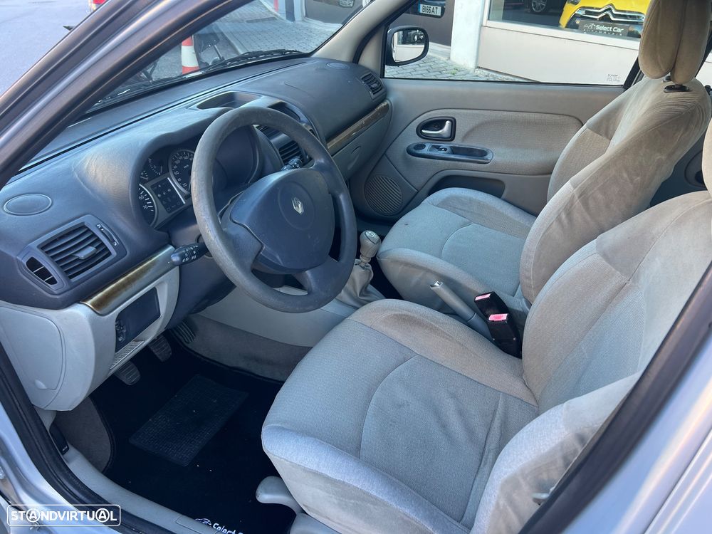 Renault Clio 1.2 16V Privilège - 9