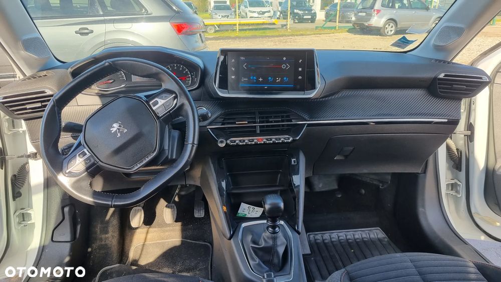 Peugeot 208 - 35