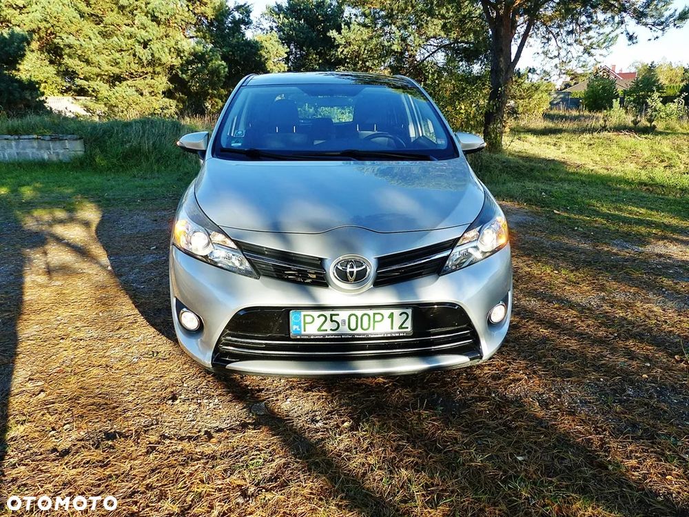 Toyota Verso 2015 photo 2
