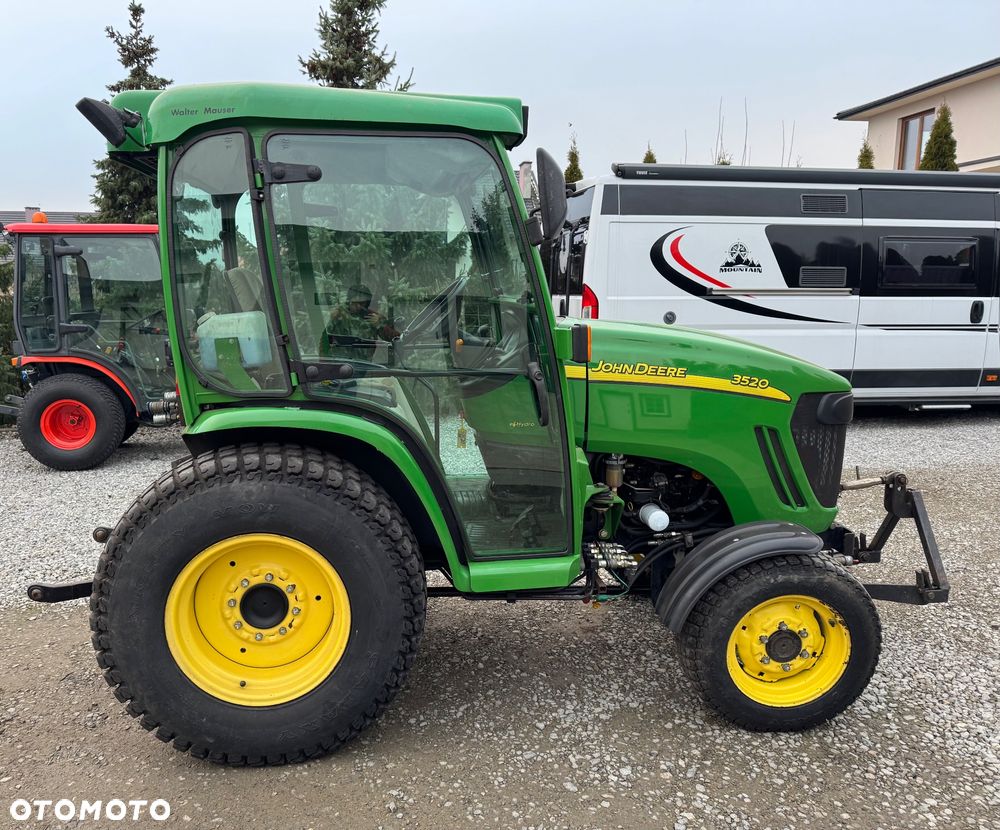 John Deere 3520 - 6
