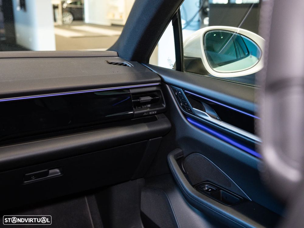 Porsche Macan Electric 4 - 35