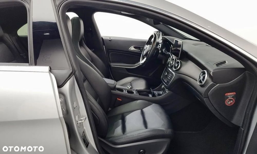 Mercedes-Benz CLA 200 CDI 7G-DCT - 12