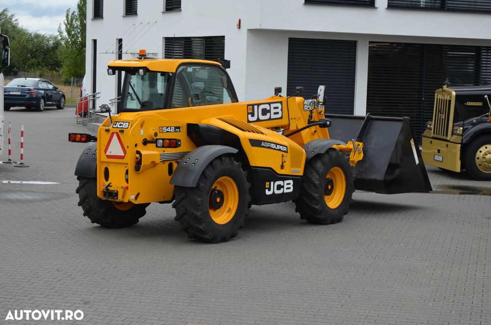 JCB - 7