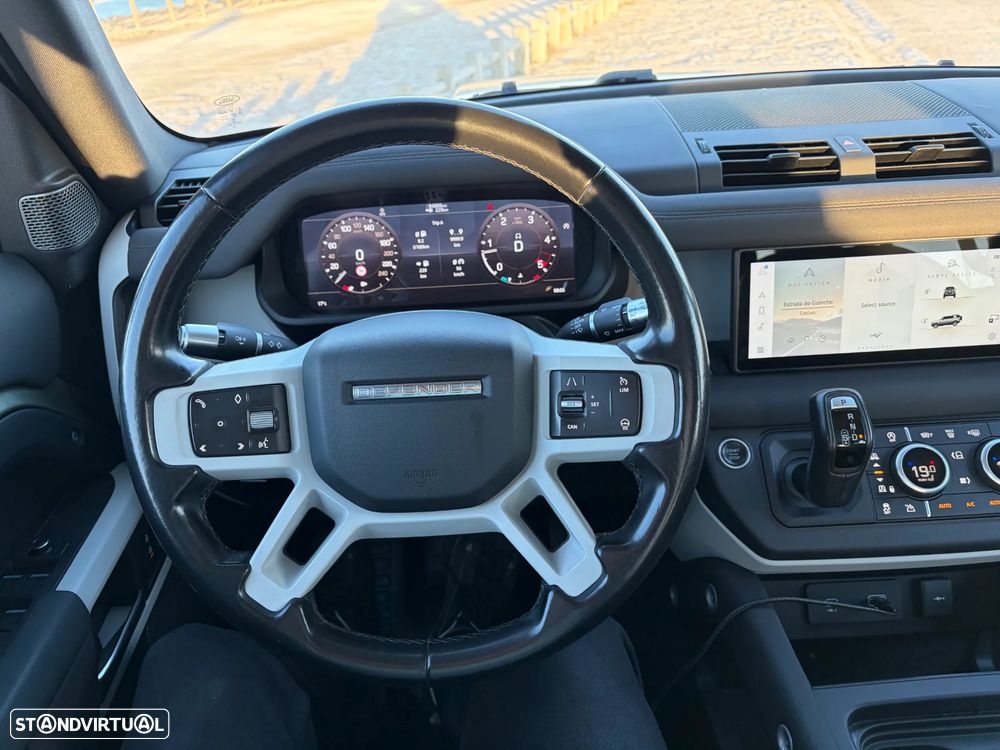 Land Rover Defender - 22