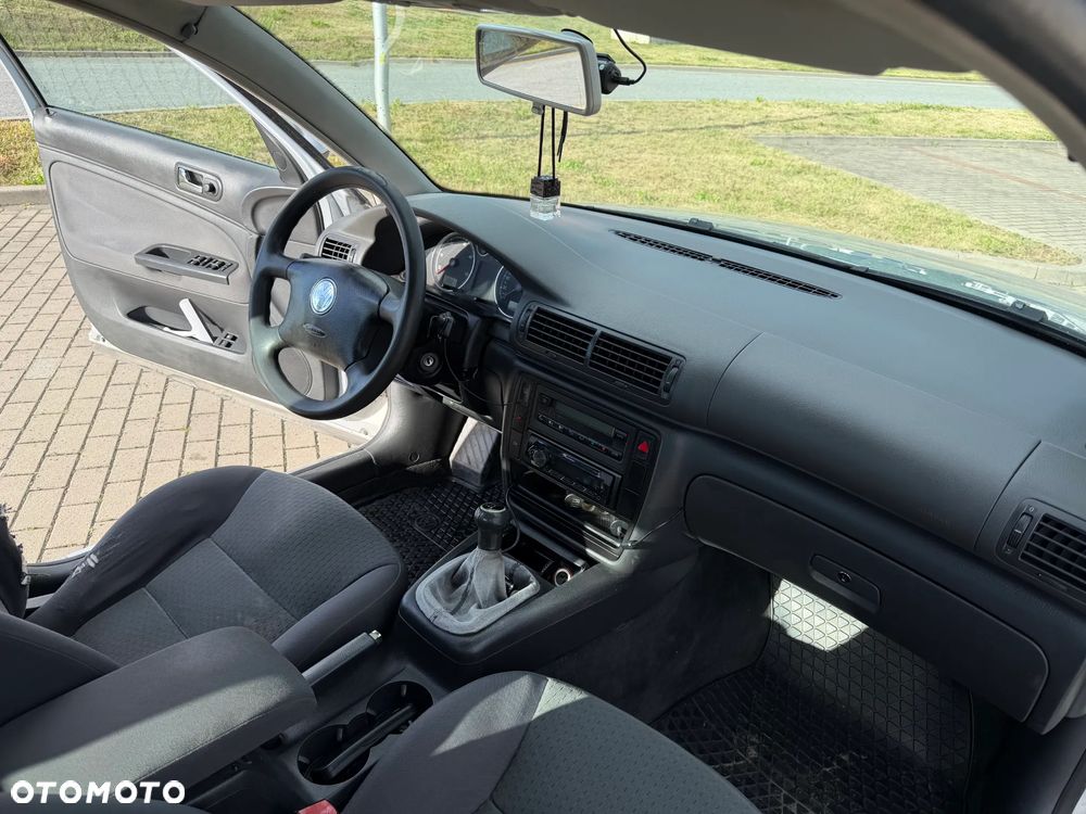 Volkswagen Passat 1.9 TDI Comfortline - 14