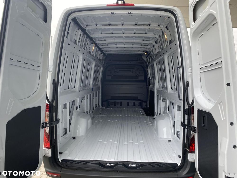 Mercedes-Benz Sprinter - 9