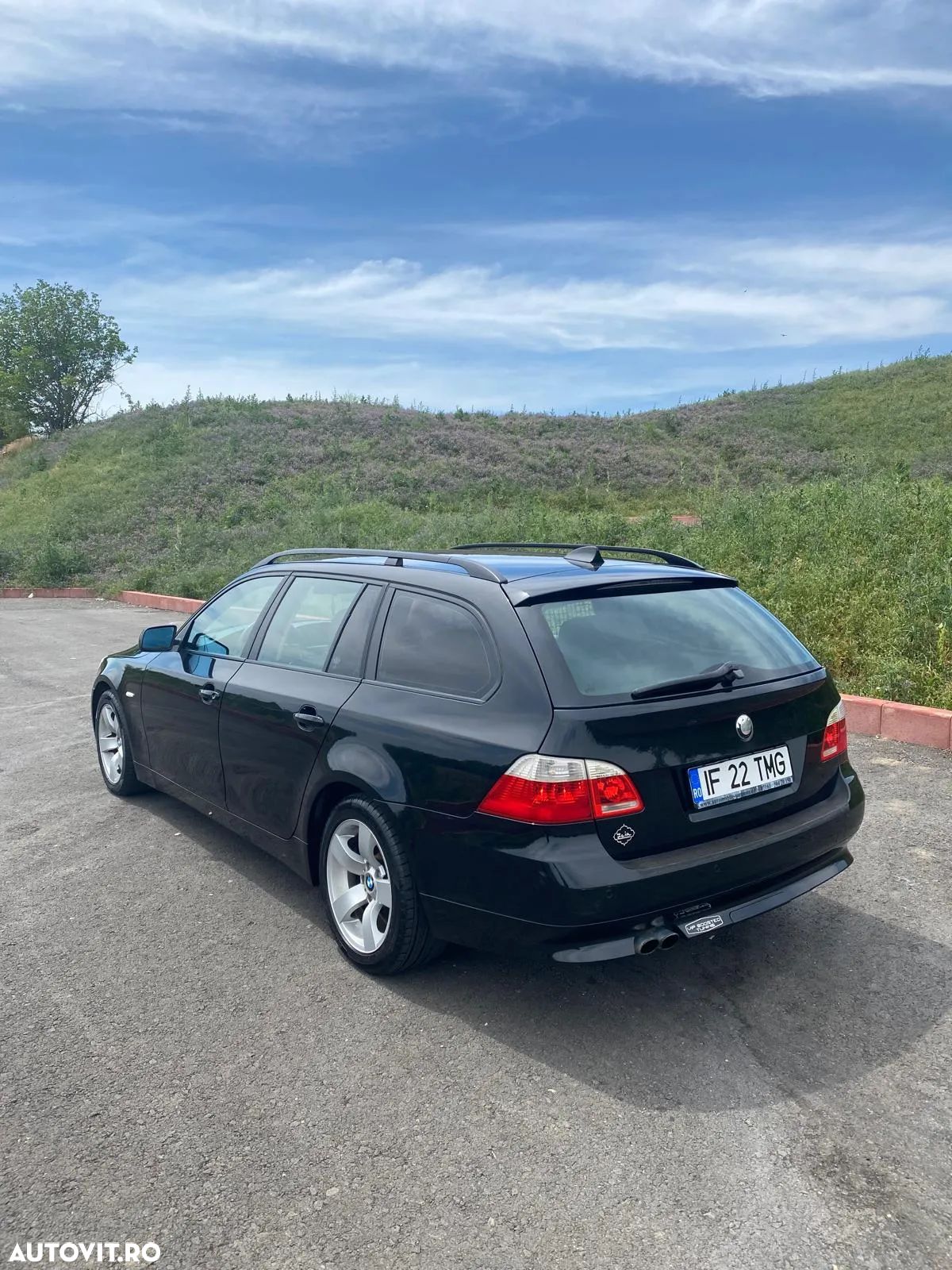BMW Seria 5 523i Touring - 1