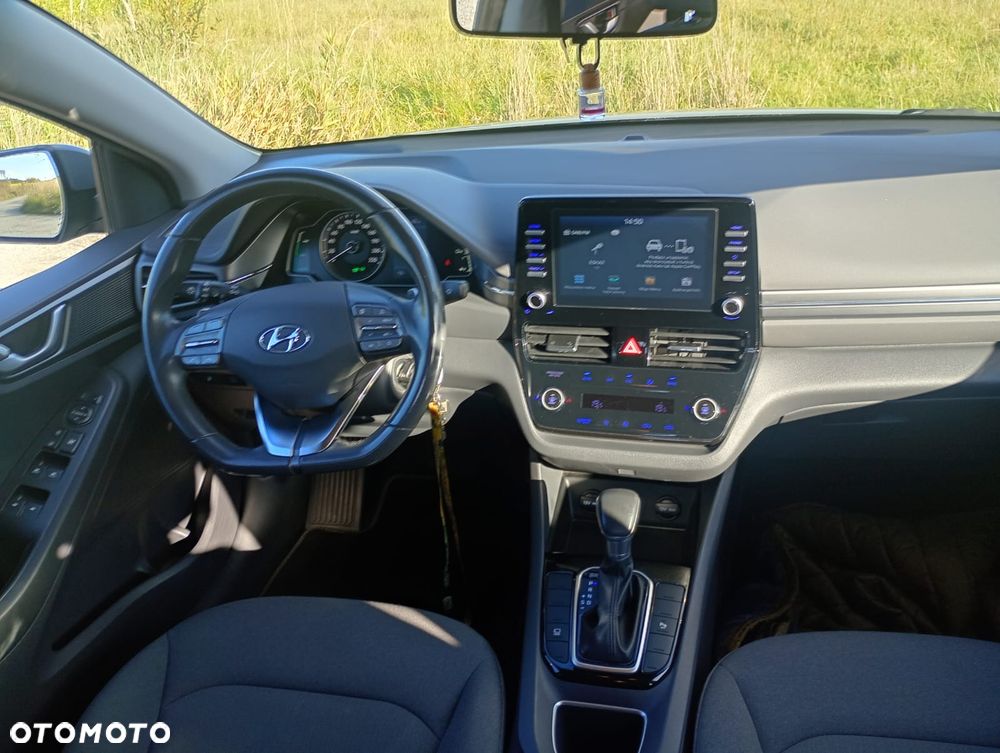 Hyundai IONIQ - 10