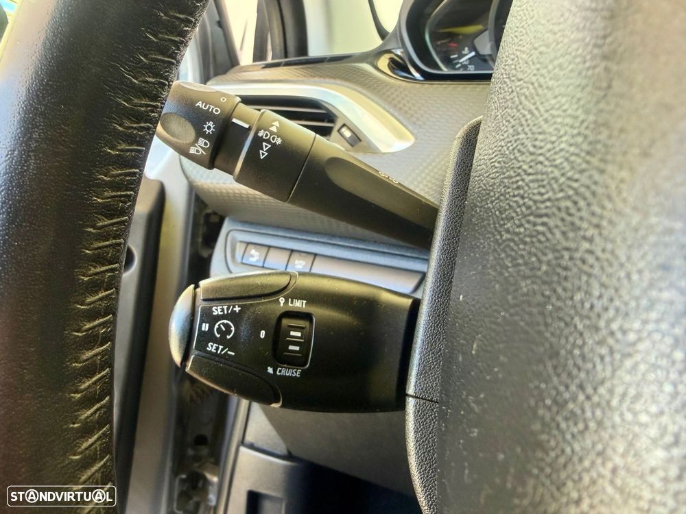 Peugeot 2008 1.2 PureTech Style - 18