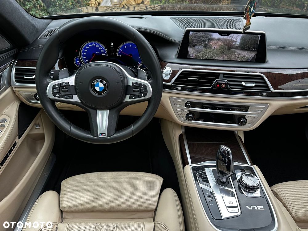 BMW Seria 7 750Li xDrive - 24