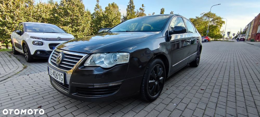 Volkswagen Passat - 1