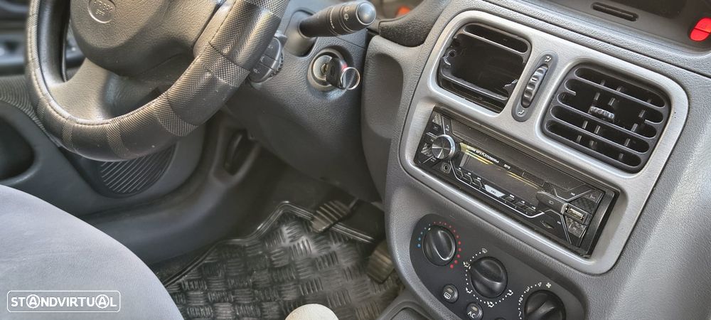 Renault Clio 1.4 RXE - 13