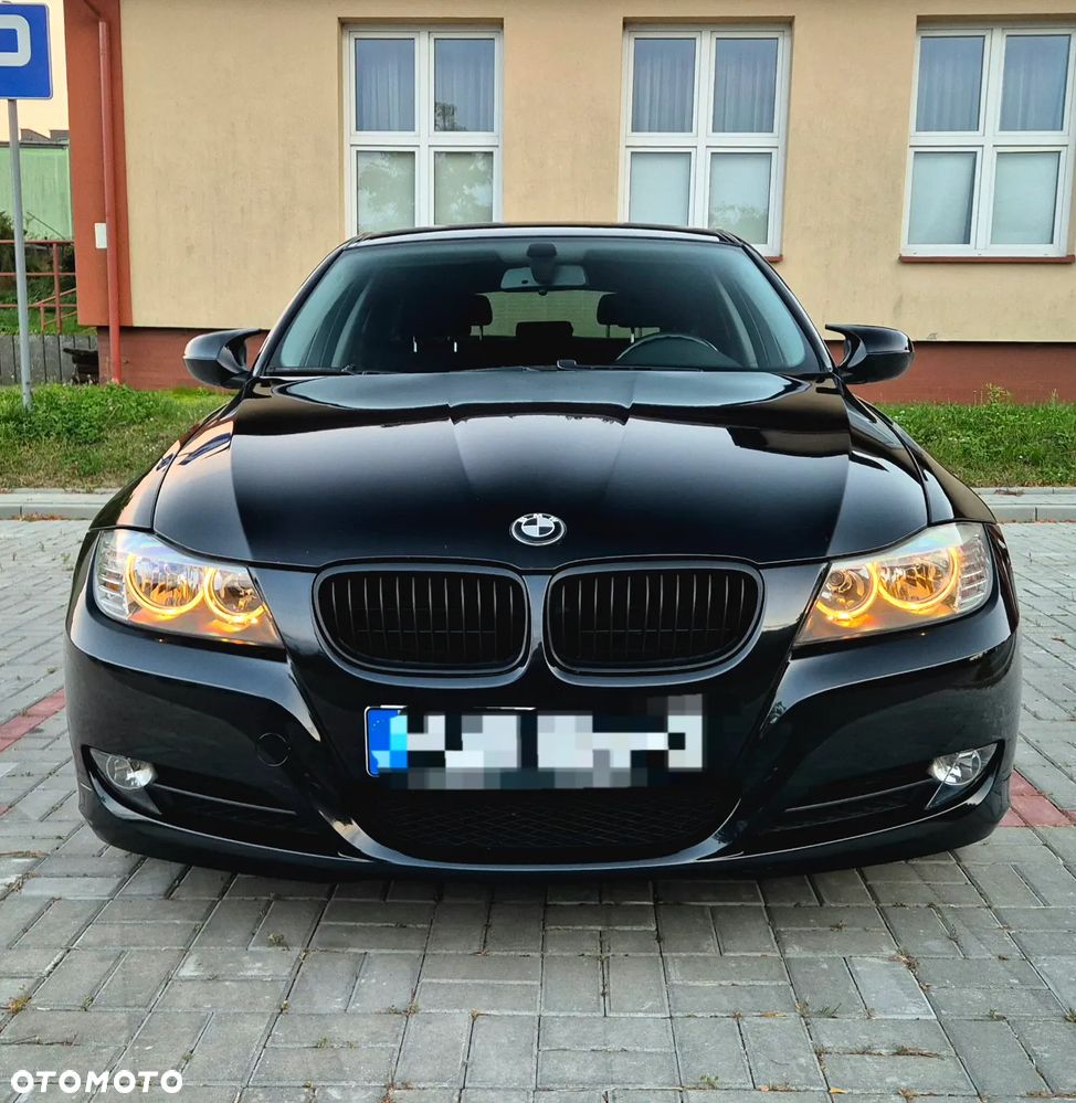 BMW Seria 3 318i Touring - 3