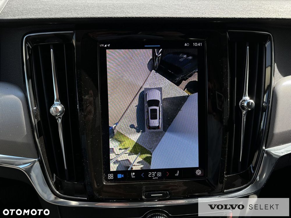 Volvo V90 Cross Country - 11