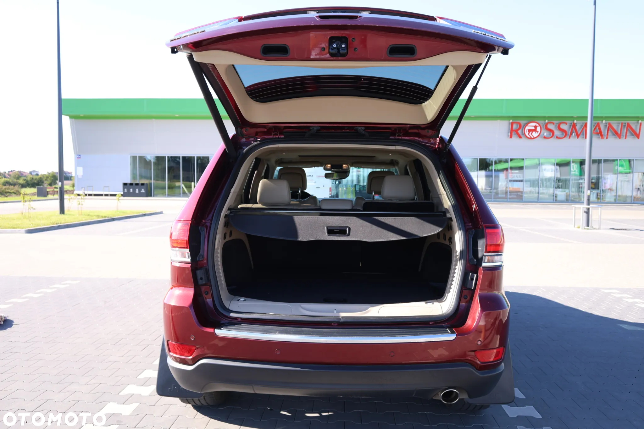 Jeep Grand Cherokee - 12