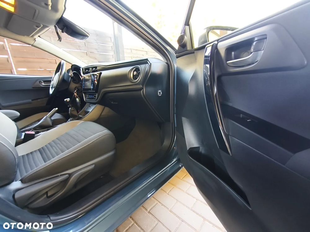 Toyota Auris 1.6 Premium - 24