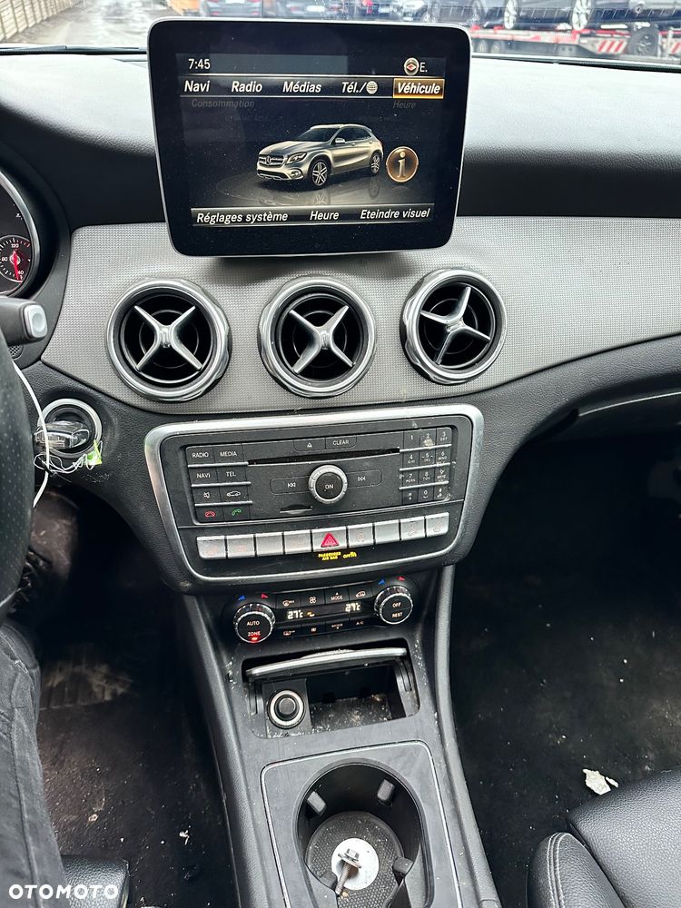 Mercedes-Benz GLA 250 4-Matic - 12