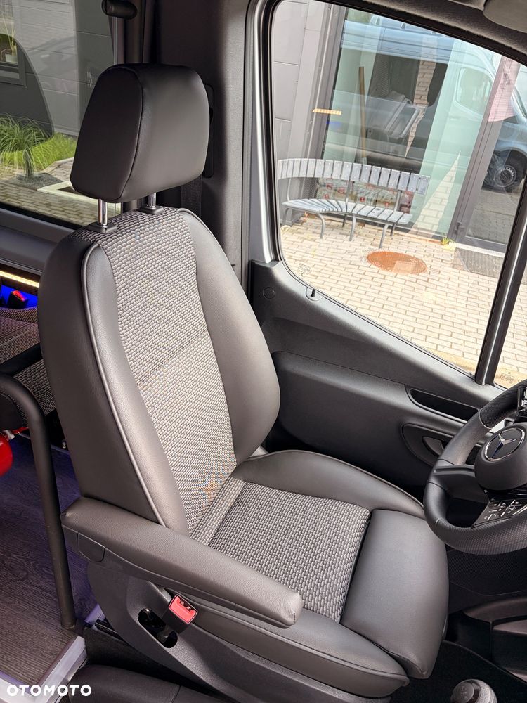 Mercedes-Benz Sprinter 519 - 32