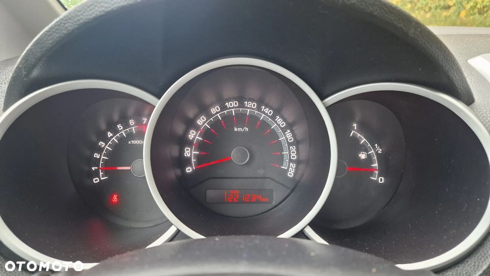 Kia Venga - 10