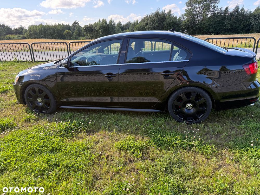 Volkswagen Jetta - 8