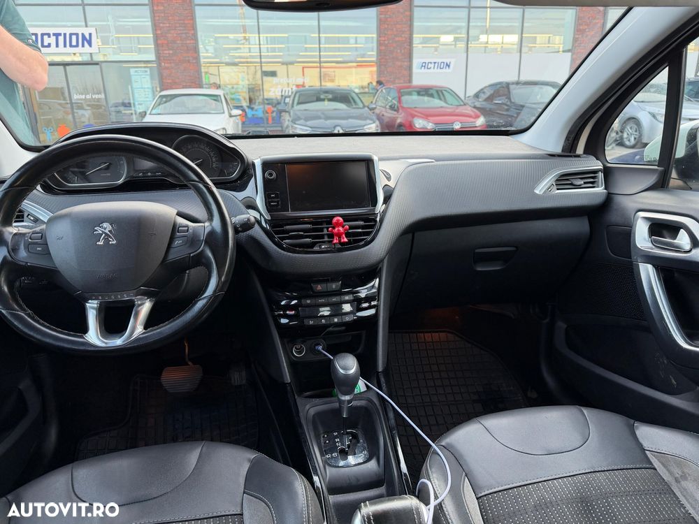 Peugeot 2008 1.2 PureTech Turbo EAT6 S&S Allure - 11