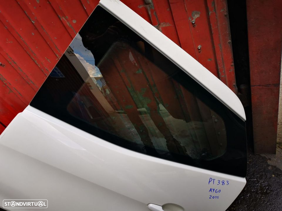 TOYOTA AYGO PORTA TRÁS ESQUERDA - PT383 - 2