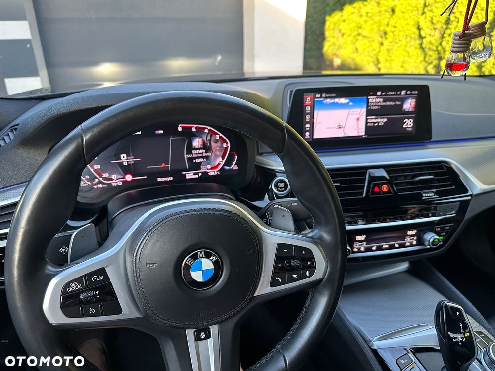 BMW Seria 5 520d xDrive - 13