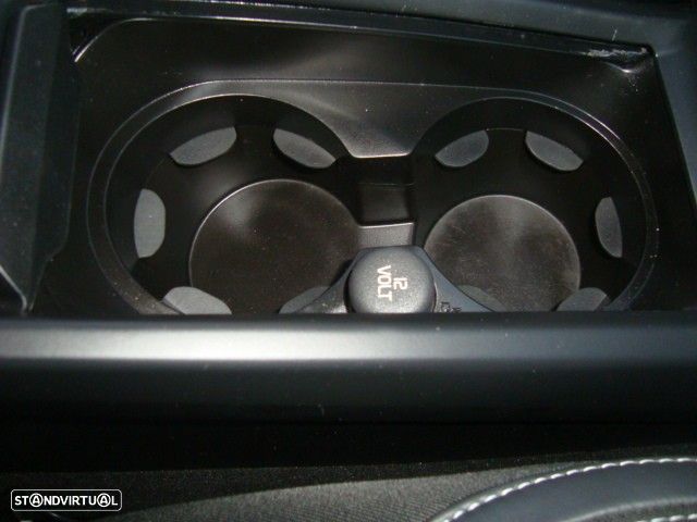 Volvo V40 2.0 D3 R-Design Momentum - 28