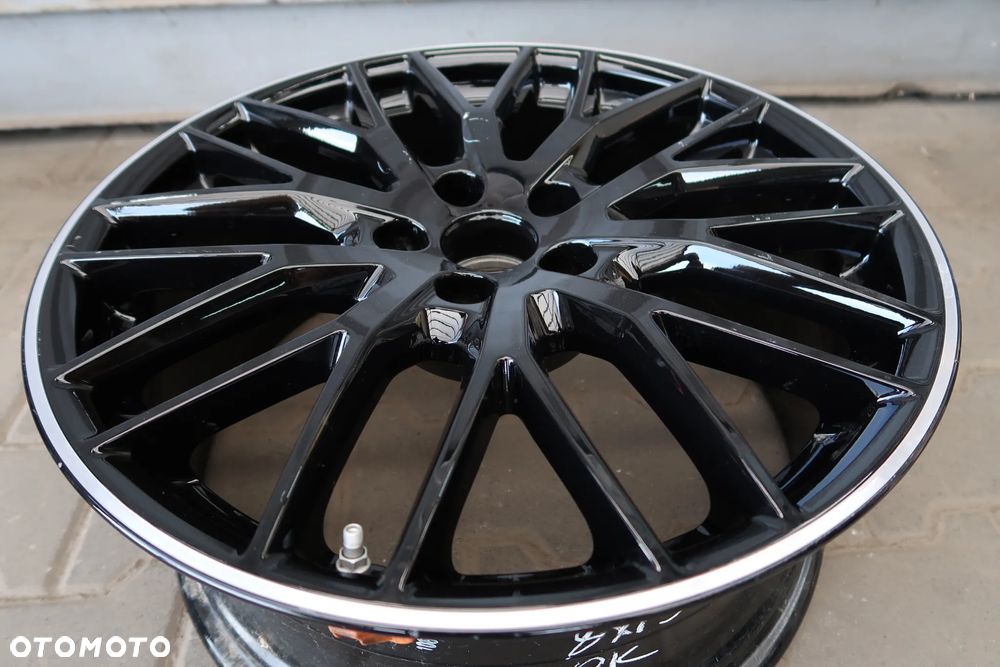 AD9 Felga audi A4 8W9601025H 8x19et32 - 2