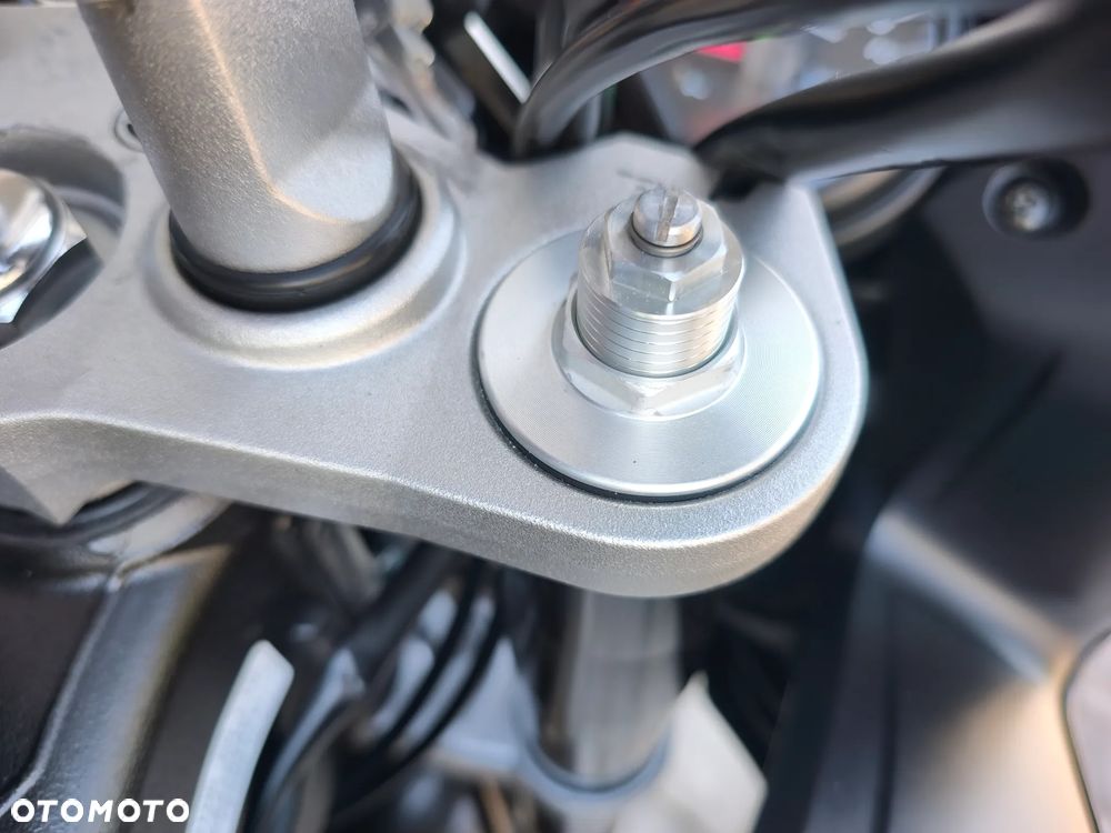 Yamaha FZ - 16