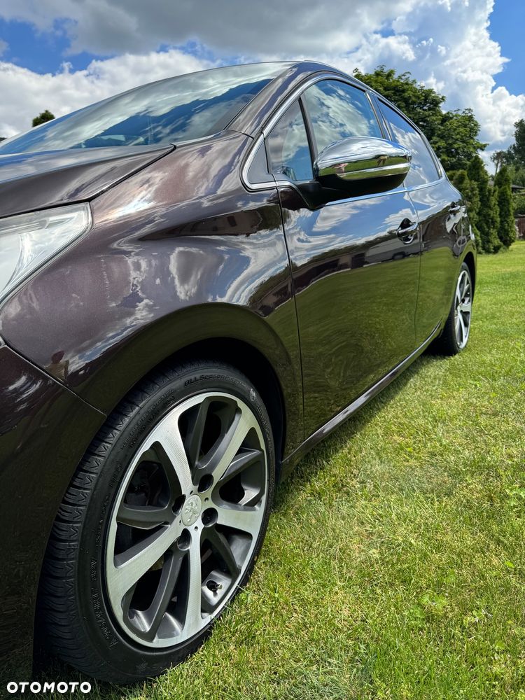 Peugeot 208 1.6 e-HDi Allure STT - 4