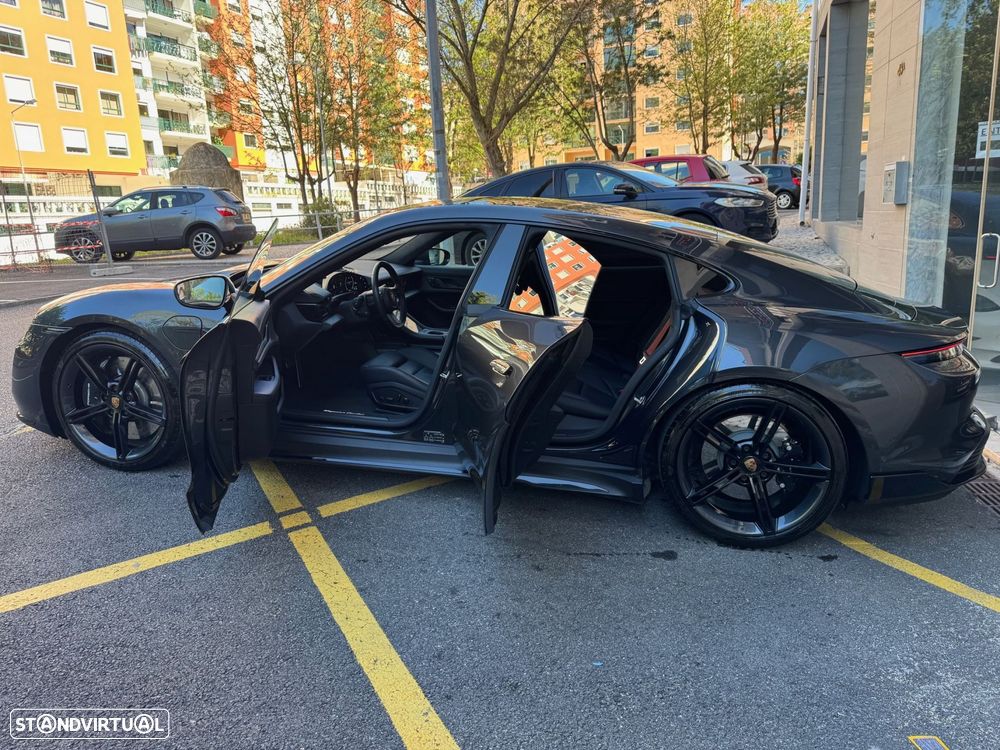 Porsche Taycan Turbo - 8