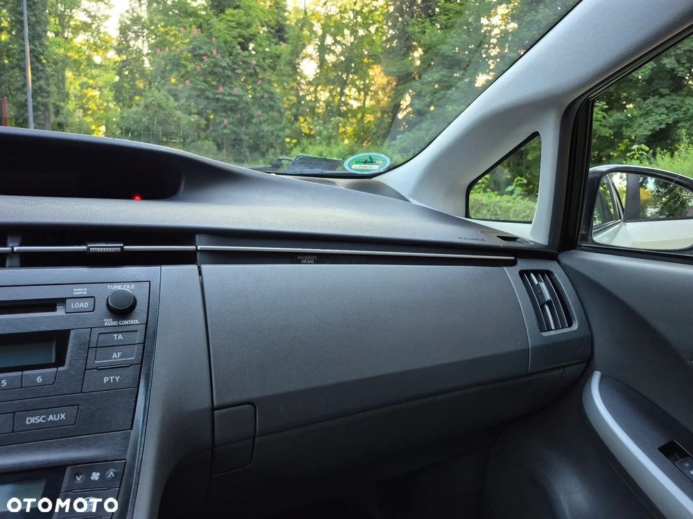 Toyota Prius (Hybrid) Executive - 27