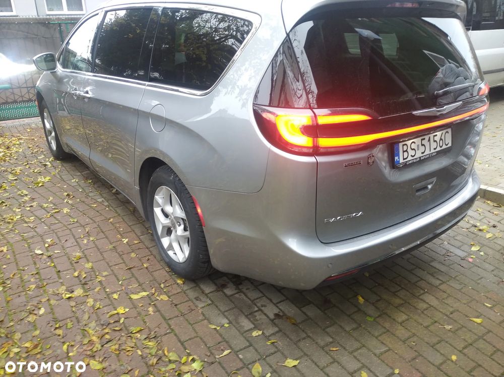 Chrysler Pacifica - 5