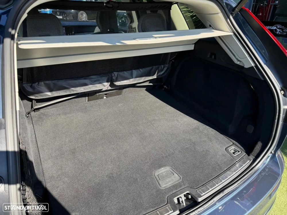 Volvo XC 60 2.0 B4 Plus Bright - 54