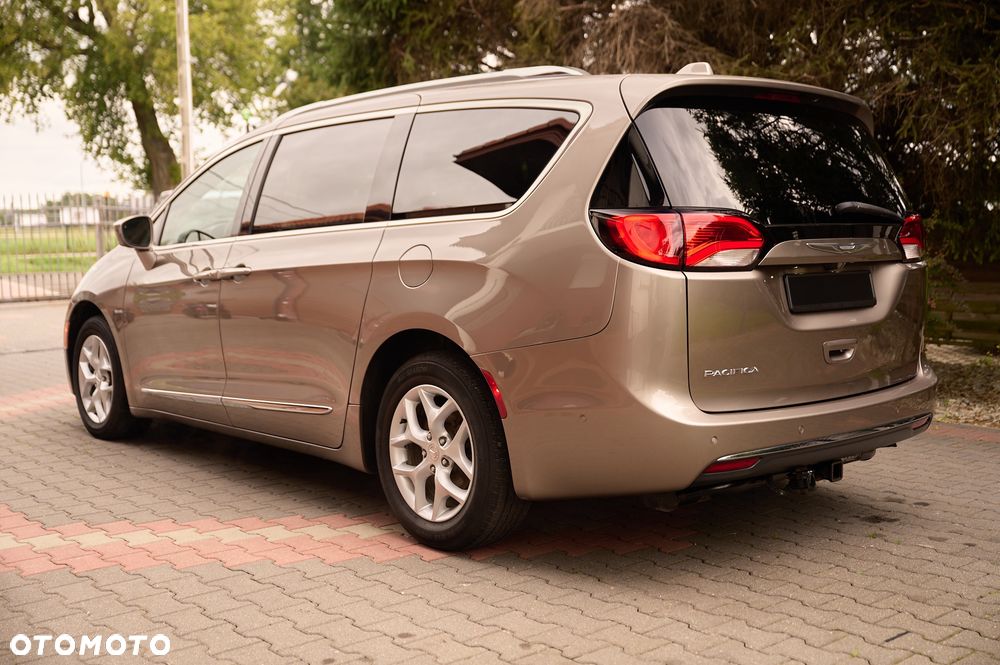 Chrysler Pacifica - 15