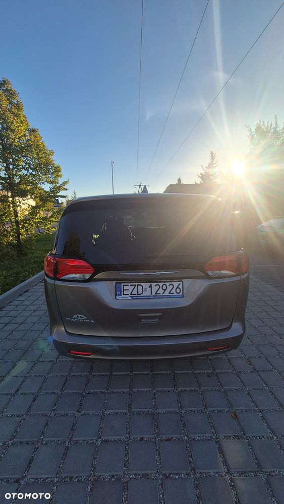 Chrysler Pacifica - 22