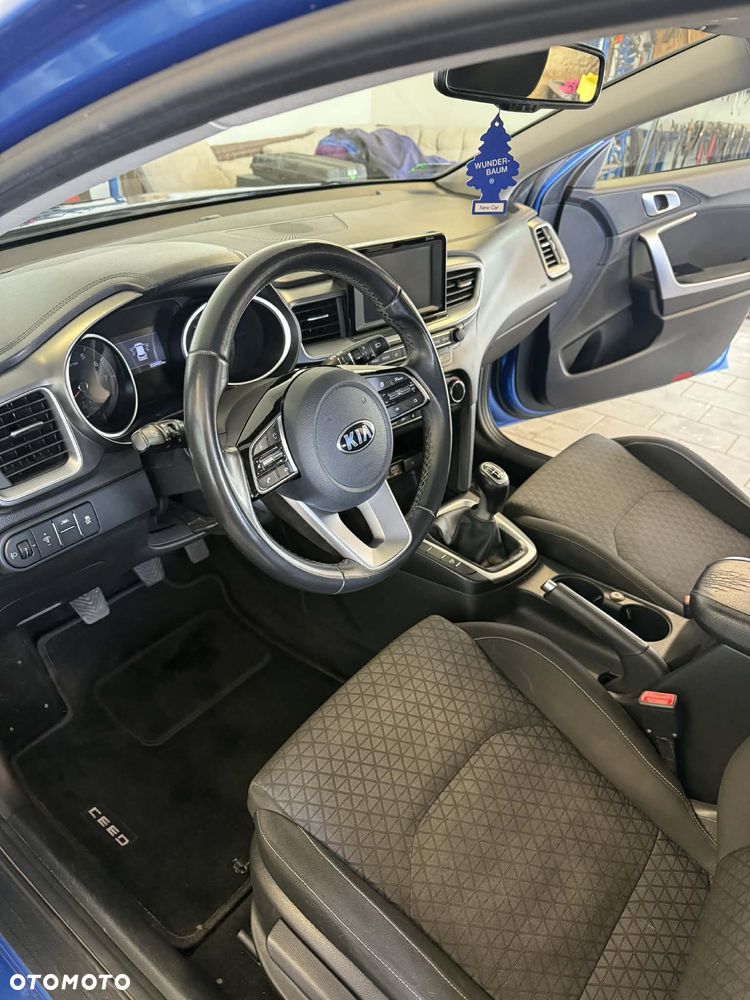 Kia Ceed 1.4 L - 8