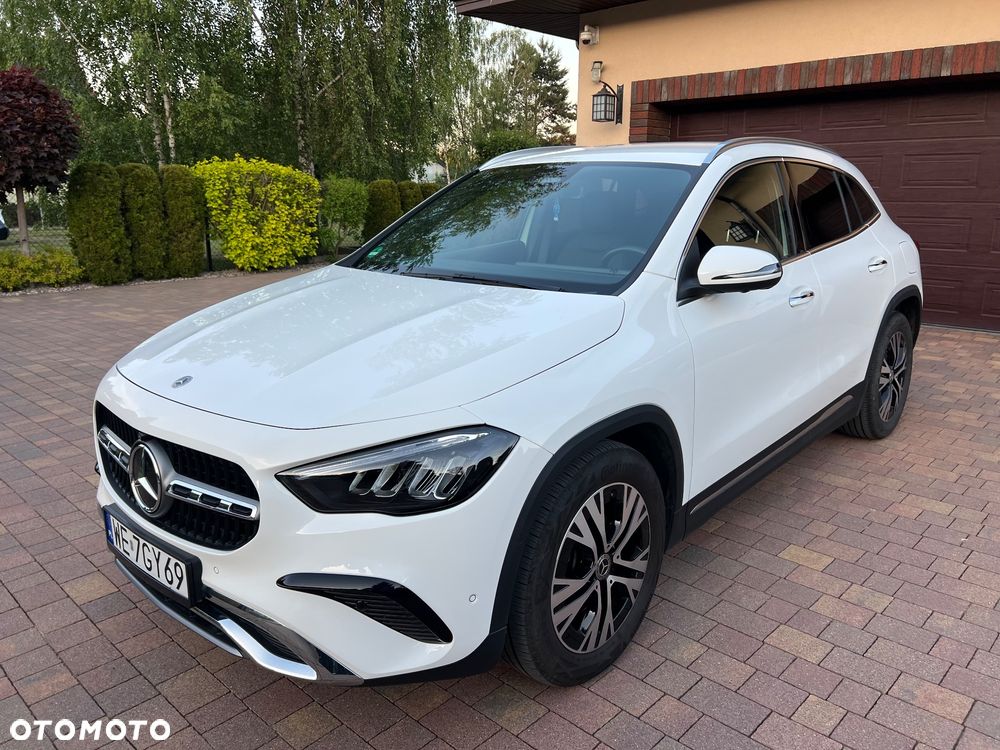 Mercedes-Benz GLA 220 d 4Matic 8G-DCT - 2