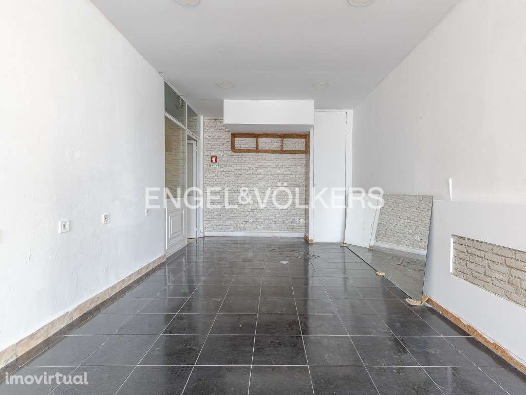 Espaço Comercial em frente ao Bingo da Amadora - Grande imagem: 5/27