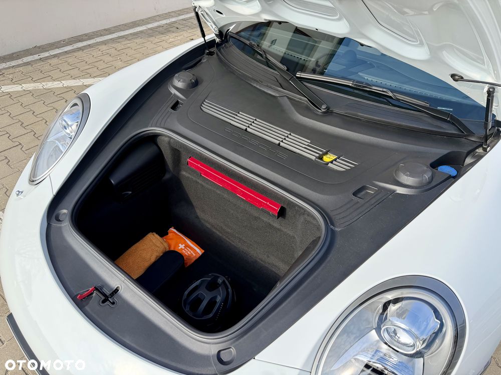 Porsche 911 Carrera - 17