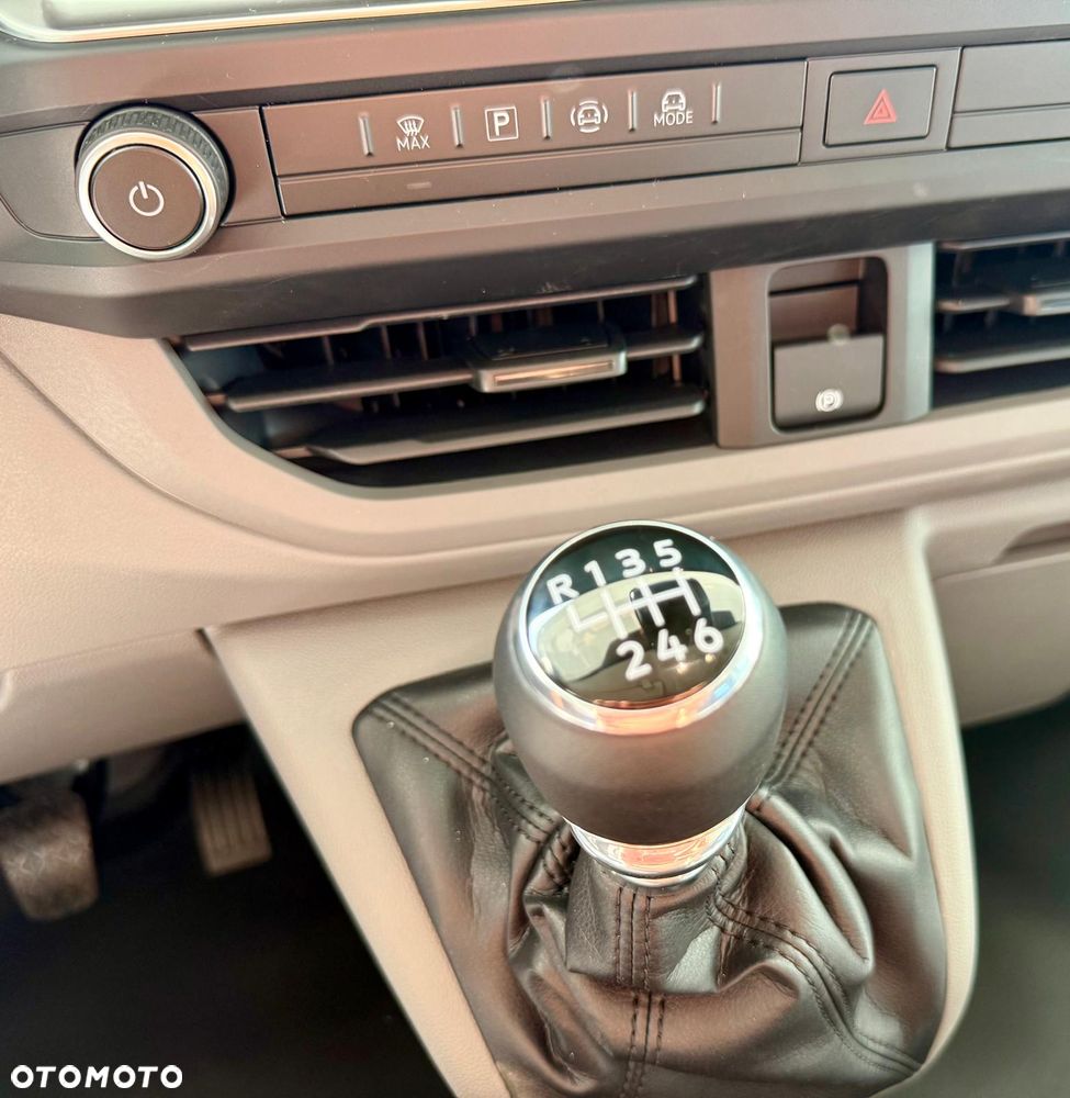 Volkswagen T7 Furgon PLUS - 13