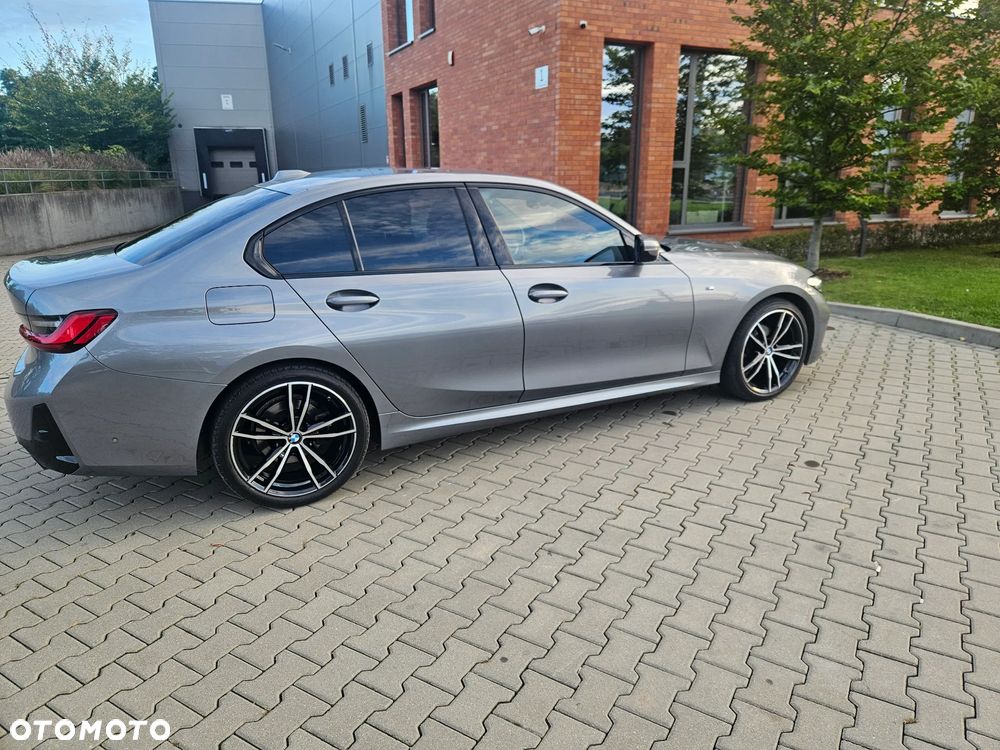 BMW 3 Series 2023 photo 4