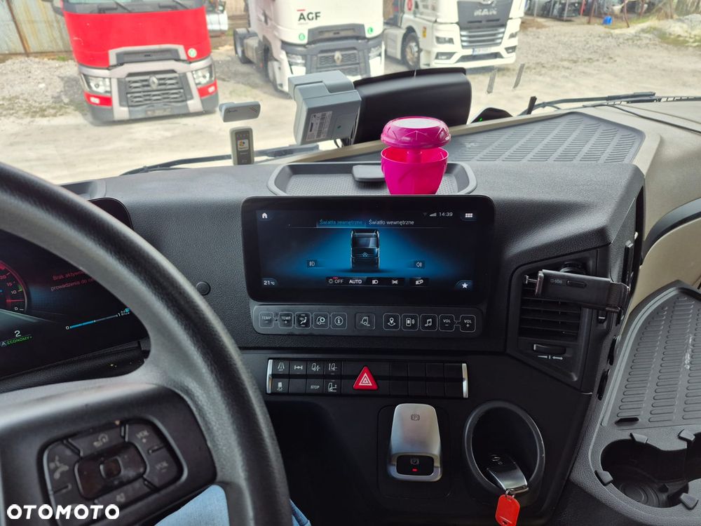 Mercedes-Benz Actros 1848 Low Deck Mega - 9