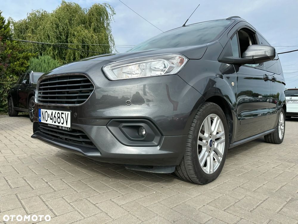 Ford Tourneo Courier - 32