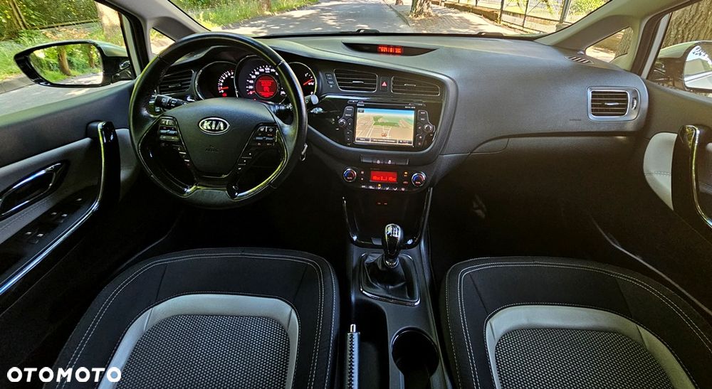 Kia Ceed 1.6 GDI Platinum Edition - 29