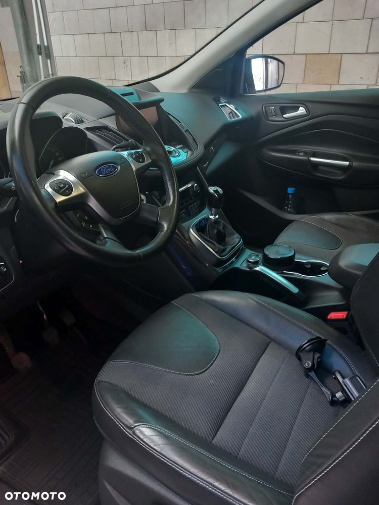 Ford Kuga 2.0 TDCi 2x4 Titanium - 9