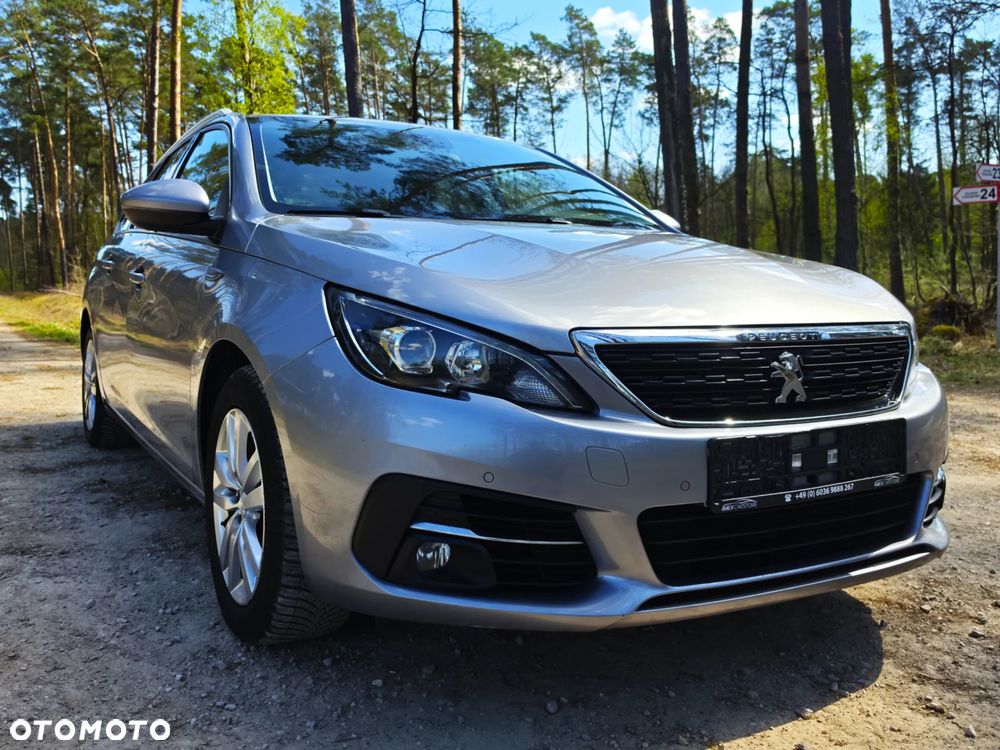 Peugeot 308 BlueHDi 130 EAT8 Stop & Start Allure Business-Paket - 1